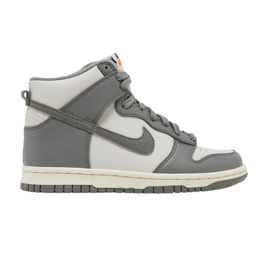 Dunk High Se Gs Light Bone Tumbled Grey